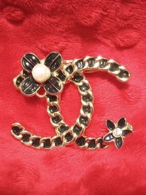 🇺🇲 Fashion Brooch Black/Gold